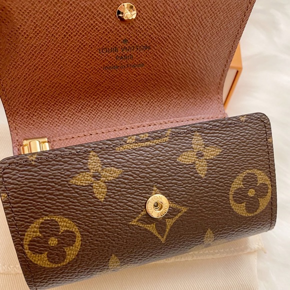❌SOLD❌NWT Louis Vuitton Key 6 Holder, M62630 - Picture 3 of 15